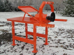 Konischer Holzspalter für japanischen Kleintraktoren, Komondor RH-400 - Arbeitsgeräte - Holz Häcksler