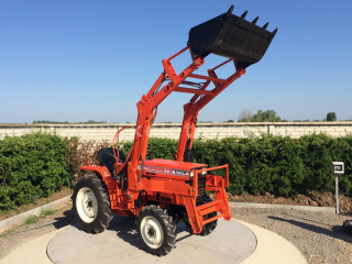 Click here to enlarge photo
691-45.5-9800 Hinomoto C174 Japanese Compact Tractor (1)