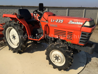 Zum Darstellen grösserer Bilder bitte klicken Sie hier
3813-141.75064935065-7358 Kubota L1-235D Japanische Kleintraktor (1)