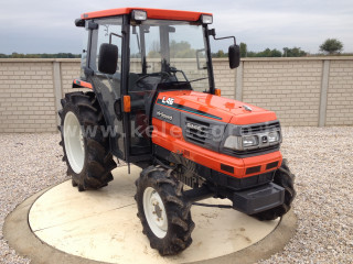 Click here to enlarge photo
8364-269.79597402597-6438 Kubota L46 Cabin Japanese Compact Tractor (1)