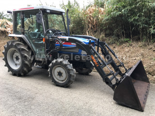 Iseki TK37 Cabin Japanese Compact Tractor with front loader (1)