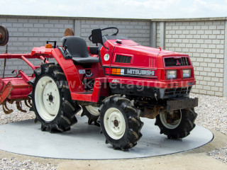 Cliquez-ici pour les plus grandes photos!
1105-127.50785714286-1325 Mitsubishi MT16D 00001-54456 Microracteur japonais (1)