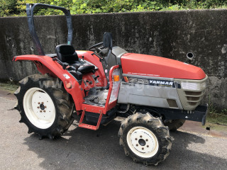 Pentru vizionarea imaginilor mai mari clic aici
7846-236.89684155844-741 Yanmar AF-22 PowerShift Tractor japonez mic (1)