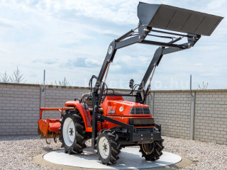 Kubota X-20 Japanese Compact Tractor with front loader (1)