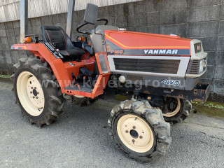Click here to enlarge photo
7412-158.18522077922-4907 Yanmar F165D homlokrakodóval Japanese Compact Tractor (1)