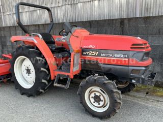 Pentru vizionarea imaginilor mai mari clic aici
9725-312.14-2262 Mitsubishi MT251 PalShift Tractor japonez mic (1)