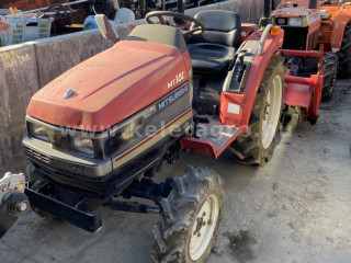 Pentru vizionarea imaginilor mai mari clic aici
6976-4.0099090909091-8553 Mitsubishi MT181 Tractor japonez mic (1)