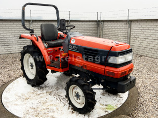 Click here to enlarge photo
7634-7.6044303797468-8186 Kubota GL221 Japanese Compact Tractor (1)
