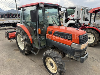 Click here to enlarge photo
9298-0-1638 Kubota KL33 Cabin Japanese Compact Tractor (1)