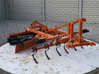Riding arena drag groomer with blade for compact tractors, Komondor SLMS-160 (1)